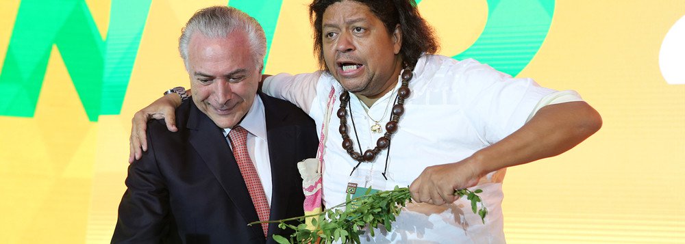 Religiosos das duas crenças de matriz africana classificaram 'Pai Uzêda' como uma "figura folclórica"; após aparecer "de surpresa" na convenção do PMDB e dar um passe em Temer, suposto pai de santo afirmou que teve hospedagem em Brasília custeada pelo partido; em Temer nem o passe espiritual é legítimo