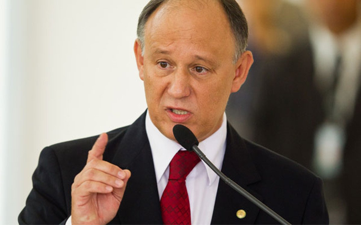 Presidente do PT no Rio Grande do Sul, deputado Pepe Vargas (RS) conta que bancada do partido já procurou o governador gaúcho, Ivo Sartori, para garantir segurança no dia 24 de janeiro, durante o julgamento de Lula em Porto Alegre mas não foi recebida; para o parlamentar, o fato do jornal O Globo imputar ao PT e aos movimentos sociais a responsabilidade pela segurança nos atos é Porto Alegre é "escandaloso"