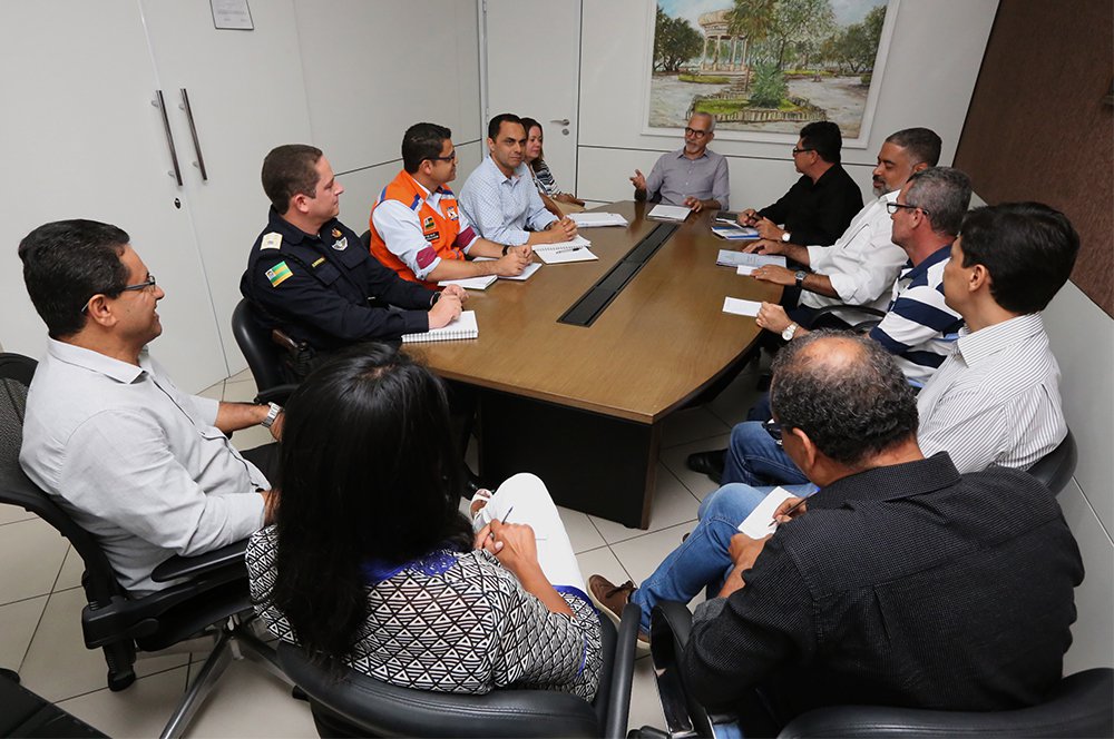 Na primeira reunião do Gabinete de Crise da Prefeitura de Aracaju, foi apresentado o Plano de Contingência e os encaminhamentos de prevenção dos efeitos das chuvas; criado em 2017 o Gabinete é o cumprimento de um compromisso firmado com a população pelo prefeito Edvaldo Nogueira, para atuar de forma permanente em situações de crise na capital