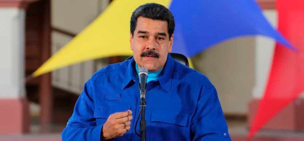 Presidente da Venezuela, Nicolás Maduro, anunciou uma reestruturação da dívida externa do país e garantiu que já pagou, por estas obrigações, US$ 74 bilhões; "Há conversas de trabalho de novas fórmulas que pretendo ativar muito em breve, novas fórmulas que representem um refinanciamento, uma reestruturação de todos os pagamentos externos da Venezuela", informou Maduro durante um evento nesta quinta-feira no qual fez um balanço do ano de 2017