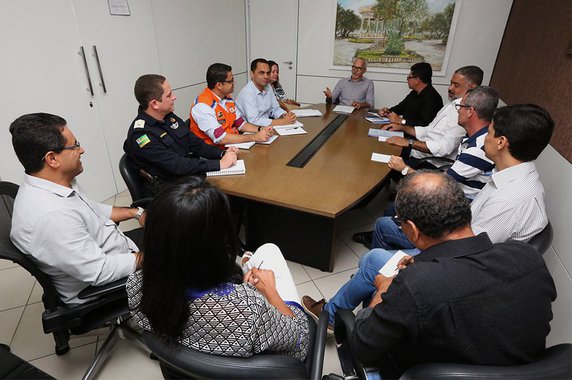 Na primeira reunião do Gabinete de Crise da Prefeitura de Aracaju, foi apresentado o Plano de Contingência e os encaminhamentos de prevenção dos efeitos das chuvas; criado em 2017 o Gabinete é o cumprimento de um compromisso firmado com a população pelo prefeito Edvaldo Nogueira, para atuar de forma permanente em situações de crise na capital