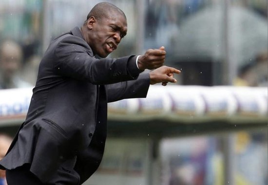O Deportivo de La Coruña anunciou que o ex-meio-campista holandês Clarence Seedorf será o treinador da equipe até o final da temporada; o time espahol, que está em 18º lugar no campeonato, demitiu Cristobal Parralo no domingo, e o holandês Seedorf é o terceiro técnico nesta temporada