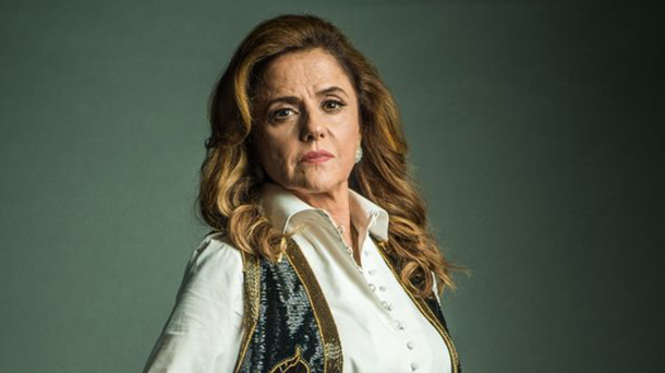 Filha mais velha de Marieta Severo e Chico Buarque, a atriz Silvia Buarque se pronunciou no Instagram sobre um falso texto que está circulando na internet, com ataques ao ex-presidente Lula, atribuído à mãe. Silvia afirma que a família vai processar o autor do texto e o responsável pelo seu vazamento; "A pessoa mais correta que conheço. De um senso de justiça que quem a conhece sabe. Uma de suas principais características. Vítima hoje de um texto nojento atribuído a ela, atacando o Lula. Ela é eleitora do PT", diz Silvia; "Mas esse texto é completamente mentiroso. Grave! Vai ter processo, vai ter resposta. Mas já me adianto aqui porque a internet é rápida demais"