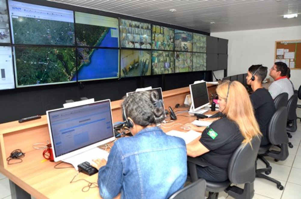 Mais de 530 câmeras registram imagens em pontos estratégicos, em tempo real, sendo possível acompanhar a movimentação em todos os presídios de Alagoas; ação faz parte do plano de modernização e reaparelhamento do sistema prisional e as câmeras possuem infravermelho, o que dá qualidade ao monitoramento noturno