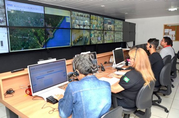 Mais de 530 câmeras registram imagens em pontos estratégicos, em tempo real, sendo possível acompanhar a movimentação em todos os presídios de Alagoas; ação faz parte do plano de modernização e reaparelhamento do sistema prisional e as câmeras possuem infravermelho, o que dá qualidade ao monitoramento noturno