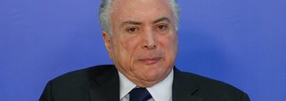 "Para justificar a presepada da intervenção no Rio de Janeiro, Michel Temer declarou que 'as cenas do Carnaval revelaram uma agressividade muito grande e uma desorganização social e até moral muito acentuada. As pessoas lá não têm mais limites'", escreve o jornalista Kiko Nogueira, no Diario do Centro do Mundo; "É mentira. Manipulação grosseira", diz; blogueiro aponta, com base em dados oficiais, 9062 ocorrências de 13 a 18 de fevereiro de 2015 contra 5865 de 9 a 14 de fevereiro deste ano