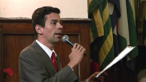 O PCdoB aprovou a pré-candidatura do vereador de Niterói, Leonardo Giordano, 37, ao governo do Estado do Rio; “Não é apenas uma renovação geracional, mas uma renovação de ideias, uma proposta programática de unir a defesa de direitos dos trabalhadores com o respeito às diferenças de gênero, raça e sexualidade, por exemplo”, disse ele