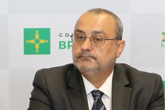 O delegado Edval Novaes, da Polícia Federal, deixará o cargo de secretário de Segurança Pública e Paz Social do Distrito Federal; quem assume é o adjunto Cristiano Barbosa Sampaio, também delegado da PF; Novaes, que exerceu o cargo por 10 meses, alegou motivos pessoais e familiares para deixar a secretaria