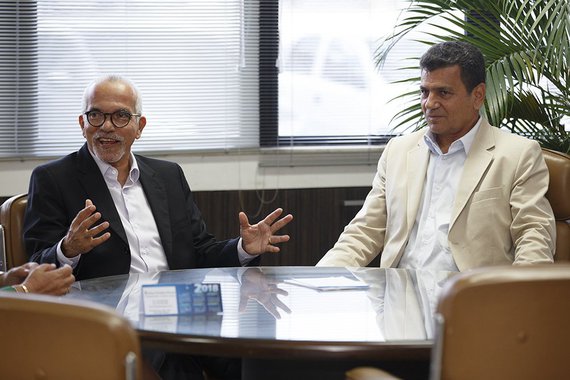 O novo presidente do Tribunal de Contas do Estado, Ulices Andrade, elogia a gestão do prefeito Edvaldo Nogueira (PCdoB) à frente da prefeitura de Aracaju; "Coloquei a Prefeitura à disposição do tribunal, que é um órgão muito importante, pelo seu papel fiscalizador e por sua atuação no sentido de orientar as gestões. Precisamos ter, na esfera pública, uma relação harmoniosa", disse Edvaldo, após visita ao presidente do TCE