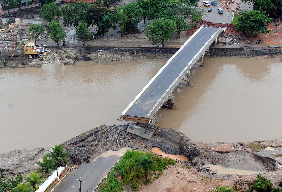 Alagoas será um dos estados a ganhar, até março, um sistema de alerta de desastres naturais via SMS para ajudar na prevenção de desastres naturais; o serviço começa a funcionar nas regiões Norte e Nordeste no dia 26 de fevereiro; nesta segunda-feira (19) ele entra em operação no Distrito Federal, em Mato Grosso e no Tocantins; criado no início do ano passado e já funcionando no Sul, o serviço de alerta de riscos de inundações, alagamentos, temporais e perigo de deslizamentos de terra manda mensagens de texto (SMS) para os celulares da população em caso de iminência de desastres naturais