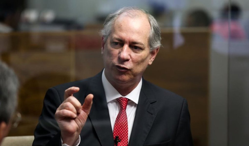 Como qualquer ser humano, Ciro Gomes sofre de algumas imperfeições, porém, não constam algumas muito características de vários políticos, como a de ter caráter duvidoso, desvio ético, ou de salteador do dinheiro público. No entanto, Ciro carrega em si um peculiar predicado que desequilibra e irrita profundamente a classe política pátria: não sofre de hipocrisia