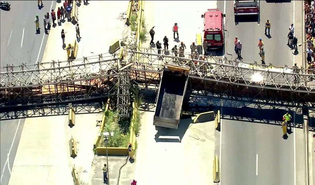 O Crea-RJ afirmou que não houve erro de cálculo na passarela provisória que caiu na Avenida Brasil, deixando um morto e um ferido; a afirmação foi feita durante coletiva realizada na manhã desta quinta-feira (25), na sede da instituição, no Centro do Rio; em coletiva de imprensa, Eduardo Konig, conselheiro da instituição, disse que "nenhuma passarela do mundo está preparada para receber o impacto de um caminhão com a caçamba aberta"