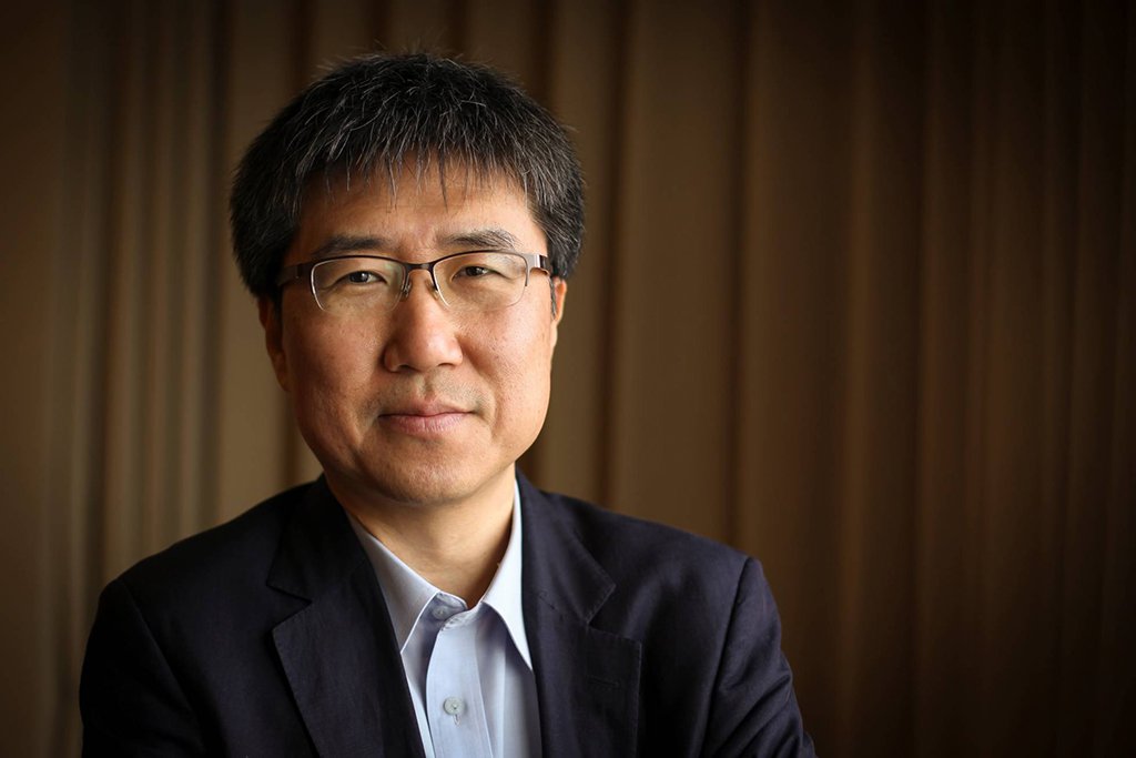Segundo o economista sul-coreano Ha-Joon Chang, "as pessoas têm que entender como é séria a redução da indústria de transformação no Brasil. Nos anos 80 e 90, no ponto mais alto da industrialização, esse setor representou 35% da produção nacional. Hoje não é nem 12% e está caindo"; "O Brasil está experimentando uma das maiores desindustrializações da história, em um período muito curto. O País tem que se preocupar", alerta