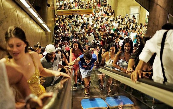 Caos no sábado (3) em função do excesso de pessoas no Largo da Batata, na zona oeste da capital paulista, revelou que lógica da privatização está longe de ser modelo para o metrô, avaliam metroviários; o pré-carnaval trouxe excesso de pessoas à Linha 4, com pessoas trafegando nos trilhos e causando o fechamento de estações