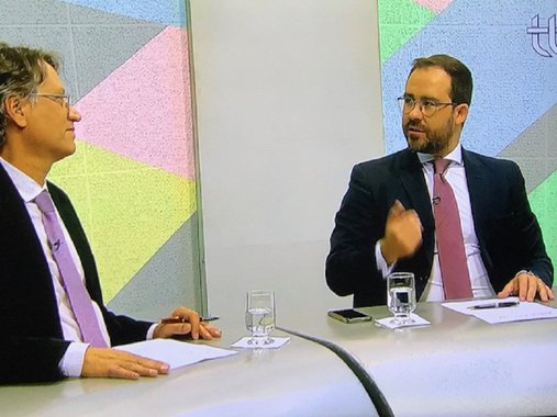 Repaginada, a nova Televisão Brasil Central (TBC) voltou a oferecer ao telespectador não só cobertura em tempo real dos fatos mais importantes do Estado, mas também debates que estão dando o que falar; foi o caso, por exemplo, da entrevista do presidente da Ordem dos Advogados do Brasil (OAB) em Goiás, Lúcio Flávio de Paiva, ao programa Roda de Entrevista da última terça-feira; o Roda de Entrevista - tanto o nacional, transmitido pela TV Cultura, quanto o local - é famoso por ser o programa de debates mais importante do Brasil há anos