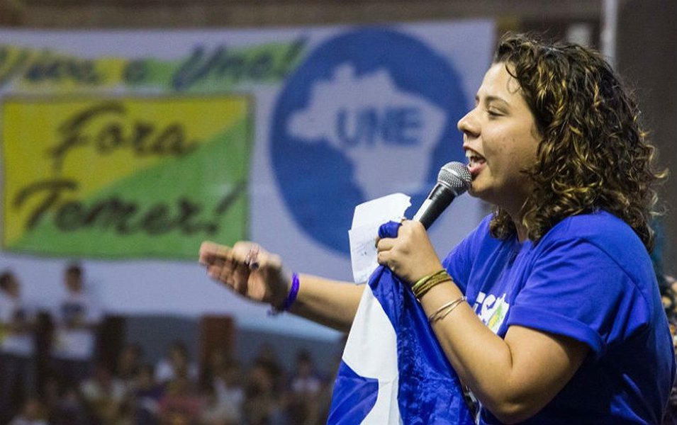 A União Nacional dos Estudantes (UNE) e a União Brasileira de Estudantes Secundaristas (Ubes) anunciaram a transferência temporária de suas sedes para Porto Alegre, a partir desta segunda-feira (22); a medida é parte da mobilização contra "o processo judiciário marcado por perseguições e decisões parciais" contra o ex-presidente Luiz Inácio Lula da Silva, segundo nota divulgada pela UNE