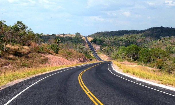 O Governo do Tocantins trabalha para recuperar as rodovias em vários municípios do Estado; com financiamento do Banco Mundial (Bird), o estado está reconstruindo cerca de 1,5 mil km de rodovias estaduais; na segunda etapa do programa, mais 1.382 km serão beneficiados