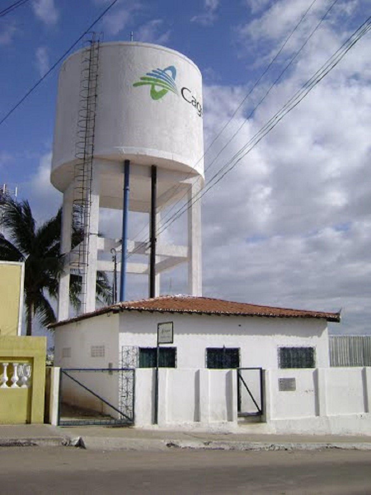 A Companhia de Água e Esgoto do Ceará (Cagece) divulgou uma nota anunciando um novo aumento na tarifa de água, da ordem de 5,7%, a partir de janeiro. Esse é o terceiro aumento em menos de ano
 