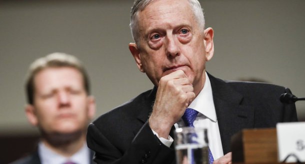 A autoridade da política externa dos EUA deve ser apoiada pela disponibilidade do Exército para a guerra, agora que as "nuvens de tempestade" estão se reunindo sobre as Coreias, disse o secretário de Defesa dos EUA, James Mattis (foto), numa visita de dois dias à península asiática; "Meus bons soldados, a única forma como nossos diplomatas podem falar com autoridade e acreditar é se vocês estiverem pronto para ir [ao combate]", disse Mattis às tropas