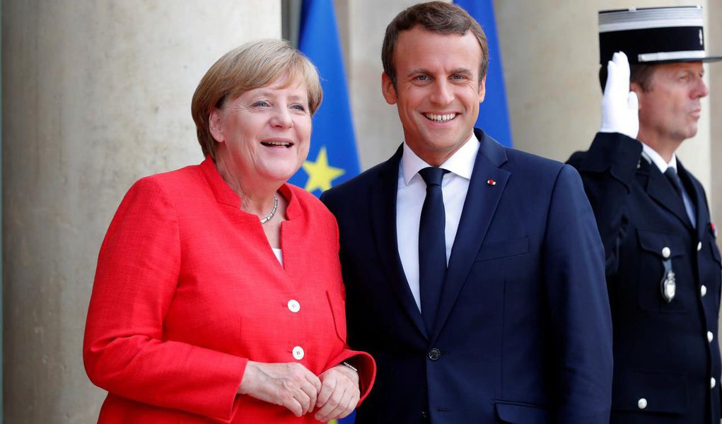 O presidente da França, Emmanuel Macron, e a chanceler da Alemanha, Angela Merkel, classificaram de "inaceitáveis" as crescentes violações do cessar-fogo no leste da Ucrânia e pediram que as partes em conflito assumam "as suas responsabilidades"; os dois políticos destacaram que a solução para a disputa que começou em 2014 na região entre o Exército ucraniano e milícias separatistas pro-Rússia pelo controle do território só pode ser "pacífica"