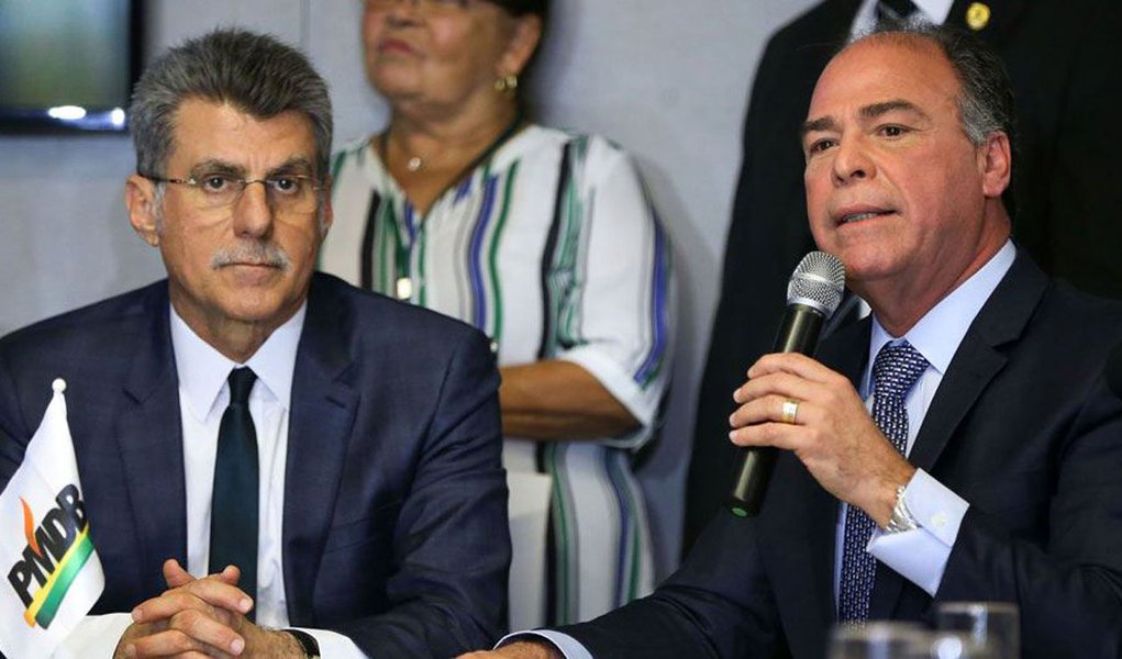 A guerra pelo controle do PMDB pernambucano continua com os lances sendo decididos pela justiça; o desembargador Josué Antônio Fonseca de Sena manteve, esta semana, a decisão de primeira instância que impede a dissolução do partido; objetivo do comando nacional é tirar a sigla do controle do grupo do deputado federal Jarbas Vasconcelos (PMDB-PE) e entregá-la ao senador Fernando Bezerra Coelho (PMDB-PE)