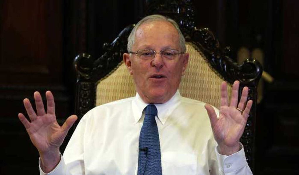 O presidente do Peru, Pedro Pablo Kuczynski, sinalizou na quarta-feira que seus dois vice-presidentes irão renunciar se o Congresso aprovar sua destituição da Presidência do país, e chamou a tentativa da oposição de retirá-lo do cargo de um "golpe" que precisa ser enfrentado