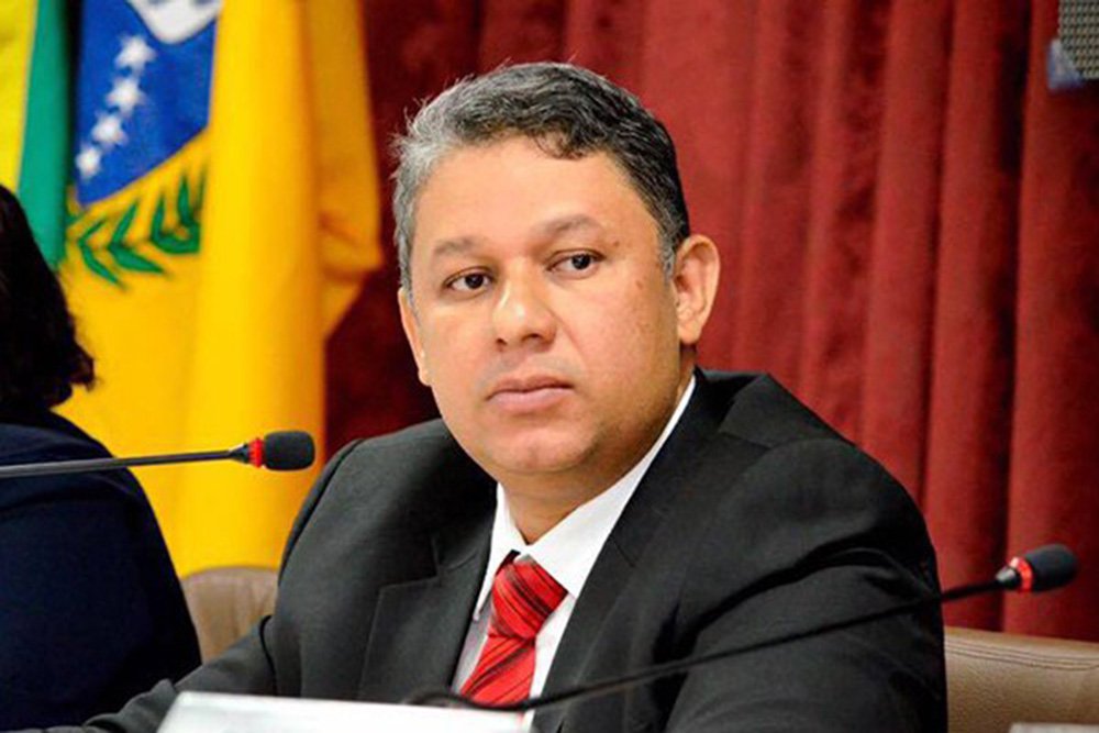 “Joguinho político” e “armação sarnopetista”, assim alguns membros do PT definem o manifesto divulgado na imprensa pela corrente Construindo um Novo Brasil (CNB) defendendo candidatura própria do partido ao Governo do Maranhão e o nome de Raimundo Monteiro para concorrer ao cargo; ao contrário de algumas informações divulgadas, apenas parte da CNB concordou com o manifesto, todos ligados ao deputado estadual Zé Inácio (PT); presidente do diretório de São Luís, vereador Honorato Fernandes, a ampla maioria das correntes petistas está de acordo com o apoio ao governador Flávio Dino (PCdoB) (Foto: Leonardo Lucena) “Joguinho político” e “armação sarnopetista”, assim alguns membros do PT definem o manifesto divulgado na imprensa pela corrente Construindo um Novo Brasil (CNB) defendendo candidatura própria do partido ao Governo do Maranhão e o nome de Raimundo Monteiro para concorrer ao cargo; ao contrário de algumas informações divulgadas, apenas parte da CNB concordou com o manifesto, todos ligados ao deputado estadual Zé Inácio (PT); presidente do diretório de São Luís, vereador Honorato Fernandes, a ampla maioria das correntes petistas está de acordo com o apoio ao governador Flávio Dino (PCdoB)