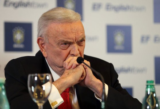 x-presidente da CBF José Maria Marin, acusado de corrupção no caso Fifa, foi considerado culpado em seis dos sete crimes dos quais era acusado pela Justiça do Estados Unidos; pena ainda não definida pelo tribunal; jurados condenaram Marin pelos crimes de organização criminosa, fraude financeira e lavagem de dinheiro em contratos da Copa Libertadores e da Copa América