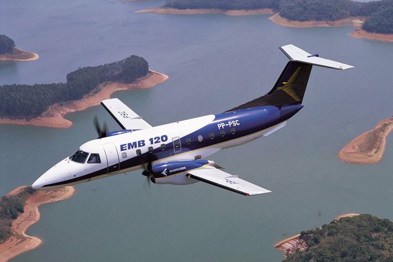 Um das primeiras instituições financeiras a divulgar estimativas sobre a venda da Embraer para a Boeing, o banco BTG calcula que a Embraer pode ser avaliada em cerca de US$ 15 bilhões numa eventual venda; com uma taxa de câmbio de R$ 3,30 por dólar, a Embraer valeria R$ 49,5 bilhões nestas estimativas do BTG, o que aponta um potencial de alta de 230,9% para a ação, tendo em vista o preço de fechamento dela nesta quinta, de R$ 20,20, que subiu 22,50% em relação ao pregão anterior
