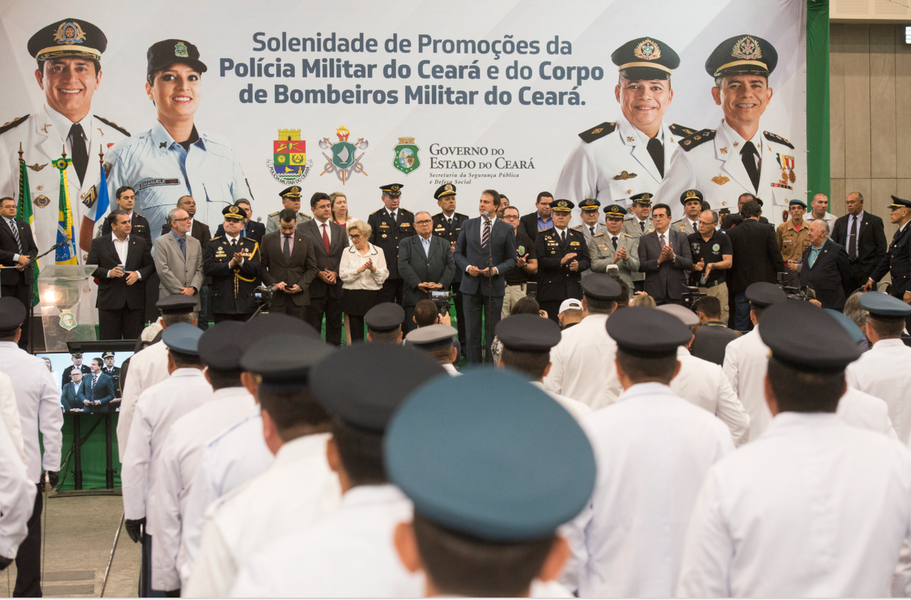 Com a promoção de 1.847 policiais e bombeiros militares, em solenidade nesta quinta-feira (21), o Ceará atingiu a marca de 13.373 beneficiados com novas patentes em três anos. O número representa mais de 60% do efetivo atual nas fileiras das duas corporações reunidas. “Isso é uma forma de reconhecimento e valorização dos nossos profissionais da Segurança Pública do Ceará. Era uma reivindicação antiga. A cada ano agora se torna uma realidade. Isso cria mais estímulos para todos exercerem suas funções”, declarou o governador Camilo Santana (PT)