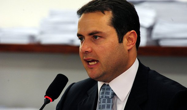 O governador Renan filho revelou que a área de segurança pública está muito próxima de apontar os responsáveis pelos dois crimes ocorridos no município de Batalha, que vitimaram os vereadores Neguinho Boiadeiro, em 9 de novembro, e Tony Pretinho, em 15 de dezembro; a Polícia Civil está trabalhando com Força Tarefa e investigações distintas para os dois casos; “nós vamos apresentar os culpados, por que o que a sociedade exige é isso”, disse o governador