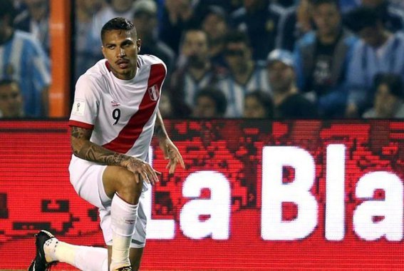 O capitão da seleção peruana, Paolo Guerrero, poderá disputar a Copa do Mundo de 2018, depois que o comitê de apelações da Fifa reduziu de um ano para seis meses a suspensão por doping do atacante; o comitê disciplinar da Fifa suspendeu Guerrero, que teve teste positivo para benzoilecgonina, um metabólito da cocaína, após partida pelas eliminatórias sul-americanas, contra a Argentina, em outubro; a punição terminará em maio, cerca de um mês antes do começo do Mundial na Rússia