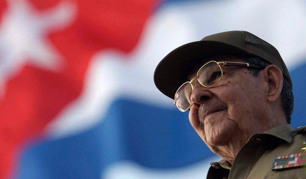 Presidente cubano Raúl Castro deixará o cargo em abril de 2018, logo depois que os conselheiros do governo escolherem seu sucessor; decisão está de acordo com uma votação ocorrida nesta quinta na Assembleia Nacional cubana; Raúl Castro assumiu a presidência de Cuba em 2008 após seu irmão, Fidel Castro, deixar o cargo