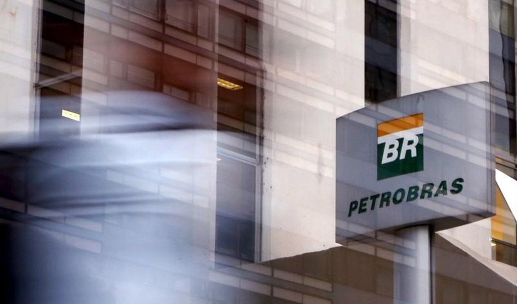 Superintendência-Geral do Conselho Administrativo de Defesa Econômica (Cade) aprovou sem restrições a venda do campo de Azulão, da Petrobras, para a Parnaíba Gás Natural (PGN), controlada pela elétrica Eneva; orçado em 54,5 milhões de dólares, o acordo entre as companhias foi anunciado em 22 de novembro e faz parte do programa de desinvestimentos da estatal