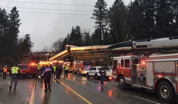 Trem de passageiros descarrilou no estado de Washington, no Noroeste dos Estados Unidos; sgundo informaram autoridades, há "feridos e mortos", mas ainda não há informações detalhadas sobre os números
