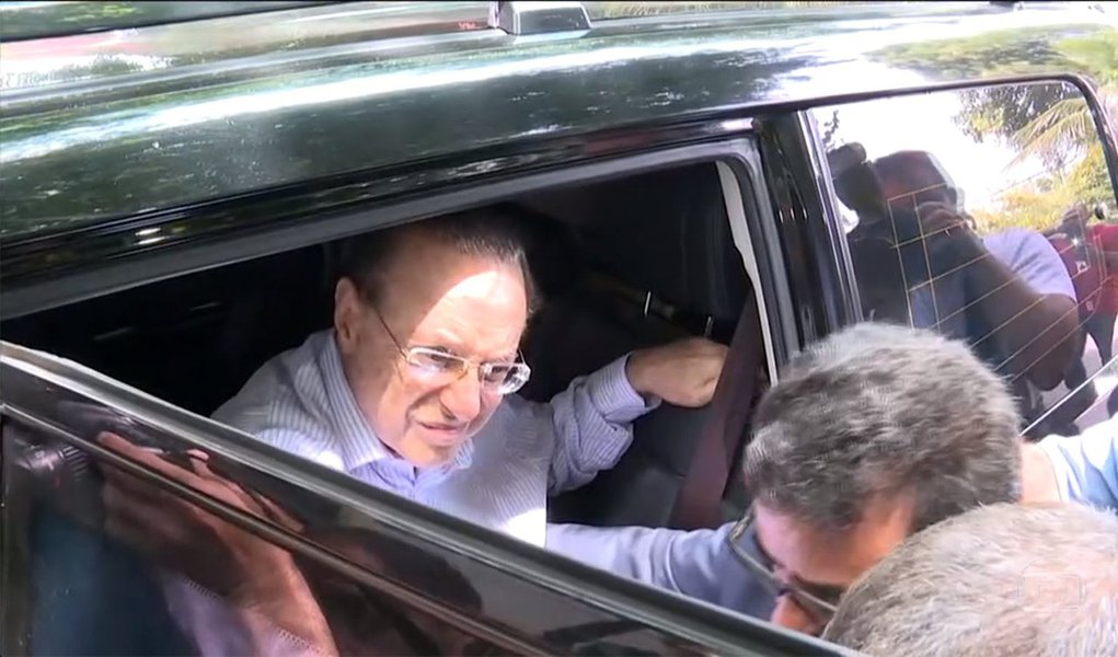 Vara de Execuções Penais (VEP) do Distrito Federal determinou hoje (21) a realização de perícia médica oficial para avaliar se o deputado federal Paulo Maluf (PP-SP) poderá cumprir prisão domiciliar humanitária por ter 86 anos e problemas de saúde; pedido para o parlamentar não ser levado para a Penitenciária da Papuda, em Brasília, e cumprir pena em casa foi feito nesta quarta-feira por seus advogados 