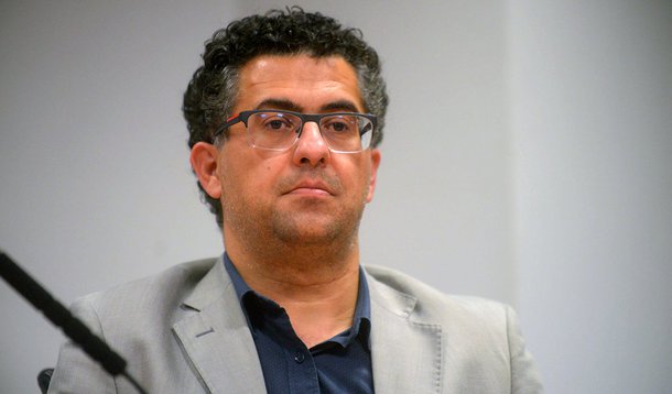 O líder do PT na Assembleia Legislativa de São Paulo, deputado Alencar Santana Braga, deuncia chantagem do governo Alckmin para obter a aprovação das contas do governo do Estado em 2017; segundo o deputado, a base de Alckmin na Alesp quer votar um projeto que beneficia os professores, e que é de interesse da bancada petista, em troca da oposição aprovar as contas estaduais deste ano; "Nem a pau", diz o deputado; assista