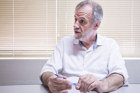 Caso o Regime de Recuperação Fiscal, proposto pela gestão de de Michel Temer e pelo governo gaúcho, José Ivo Sartori, a suspensão do pagamento da dívida por três anos não significará a redução da mesma pois, neste período, ela seguirá sendo corrigida com juros e correção monetária, diz Miguel Rossetto, ex-ministro dos governos Lula e Dilma e pré-candidato do PT ao governo gaúcho; segundo ele; em 2020, quando terminar a suspensão do pagamento, a dívida terá passado de R$ 60 bilhões para R$ 90 bilhões; “Nós que já pagamos essa dívida durante 20 anos, vamos pagar mais 30 anos. Nem um país que perdeu uma guerra pagou dívida de guerra por 50 anos”