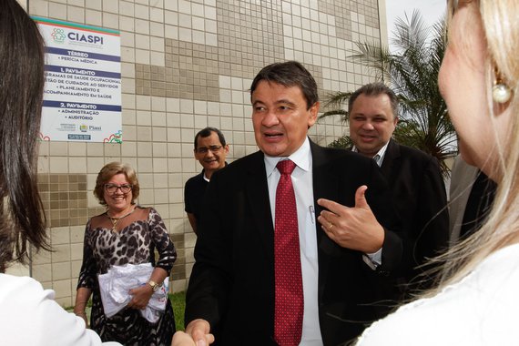o governador Wellington Dias inaugurou o Centro Integrado de Atenção do Servidor do Piauí (Ciaspi), que tem como objetivo assegurar a saúde física e mental, capacitar e valorizar quem trabalha no Estado por meio de desenvolvimento de políticas preventivas de saúde e de segurança do trabalho, através de vários procedimentos fundamentais, como diagnóstico e encaminhamento para tratamento adequado; “Estamos inaugurando hoje uma área nova no Brasil, pensada especificamente para o servidor. Criamos uma rede de saúde completa, que abrange todas as áreas de carência e com essa iniciativa, o governo vai gerar um novo olhar para o agente público, valorizando e cuidando ainda mais de seus servidores”