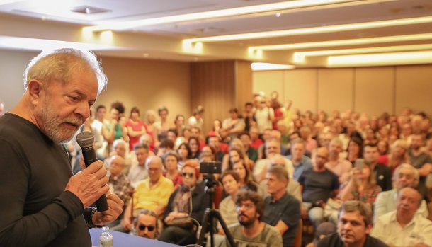 Aos que cultivam ilusões de que política seja  algo idêntico a  religião ou filosofia, Lula deixou claro que o primeiro objetivo de um governo de esquerda é poder governar. Infelizmente, tem gente que acha que política é um encontro de amigos, quando é uma guerra a ser vencida todos os dias, diz Fernando Brito, editor do Tijolaço