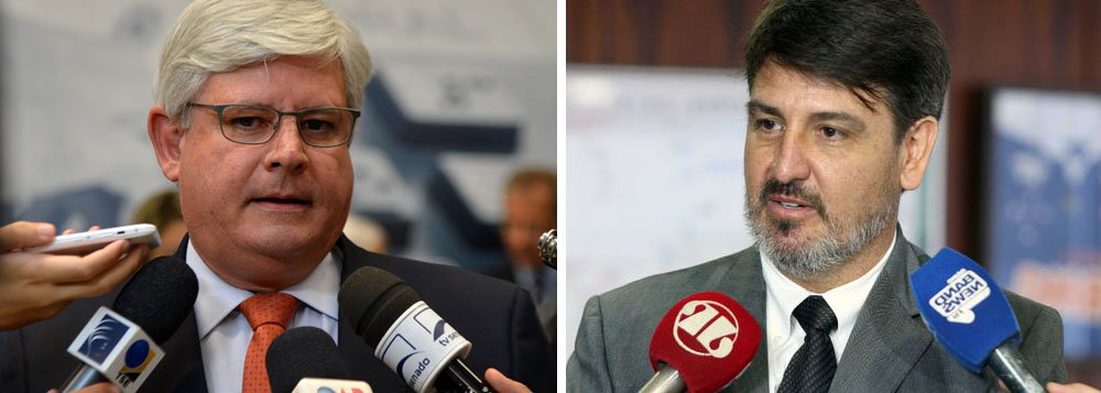 Jornalista Fernando Brito, do Tijolaço, avalia que o ex-procurador-geral da República Rodrigo Janot pode sofrer duras represálias ao partir para a "agressão debochada" do contra o novo chefe da Polícia Federal, Fernando Segovia; patra o jornalista, Janot falou o que é inaceitável que se diga do chefe da Polícia Federal: "'A pergunta que não quer calar é: ele se inteirou disso ou ele está falando por ordem de alguém?'"; "Vai virar picadinho do Estado Policial que ajudou a criar", diz Brito