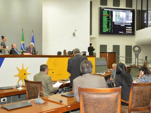 As matérias concedem meia passagem a estudantes em transporte coletivo e/ou convencionais intermunicipais, e obrigam certos estabelecimentos e dispor de aparelho desfibrilador cardíaco