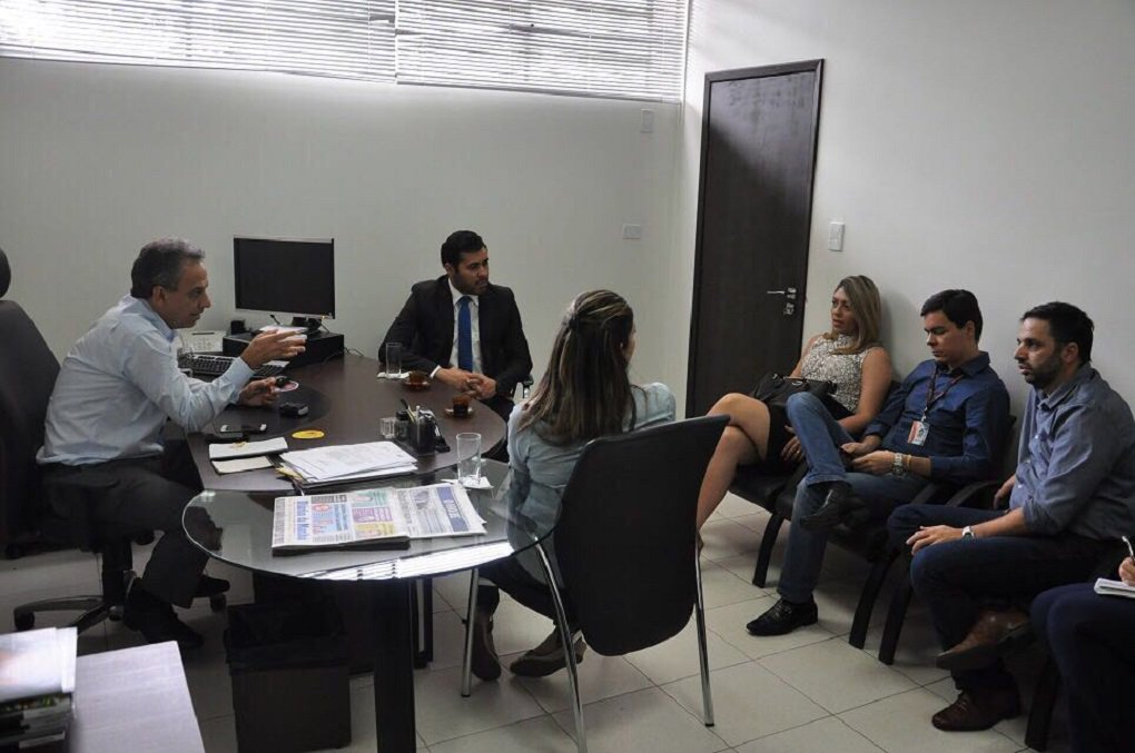O Detran-GO recebeu na quarta-feira (6) a visita de uma comitiva de técnicos do Detran do Rio Grande do Norte, que esteve em Goiás conhecer a experiência da implantação da CNH-e e o setor de tecnologia da informação, considerado um dos melhores no país entres órgãos executivos de trânsito; Goiás foi o primeiro estado a implantar a CNH-e, ainda em outubro de 2017
