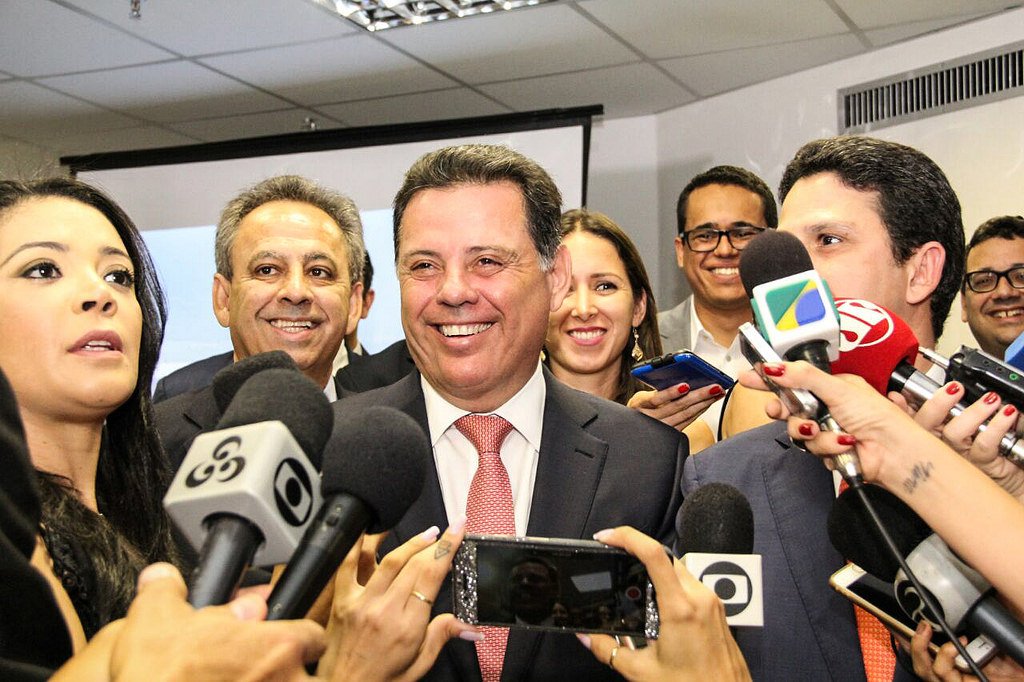 Governador Marconi Perillo afirmou, em nota, que a mudança no comando do diretório nacional do PSDB com vistas à condução do processo sucessório interno foi "correta e justa" e "restabelece o equilíbrio de forças para a disputa na Convenção Nacional do partido em dezembro"; Marconi disse que a escolha de Alberto Goldman para o posto, até então ocupado pelo senador Tasso Jereissati (CE), garante a isenção e ética do processo sucessório; o governador e o senador são candidatos a presidente da legenda