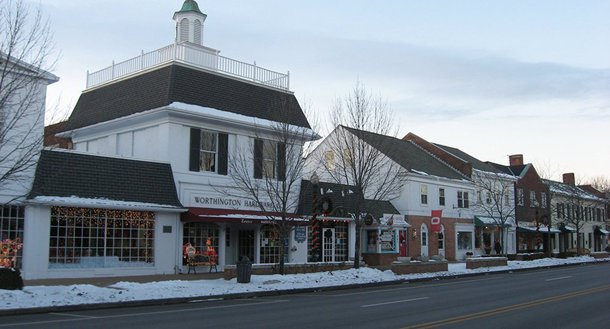 Duas pessoas morreram e uma ficou ferida na sequência do tiroteio nesta manhã na cidade de Worthington, no estado de Ohio, nos EUA;o tiroteio ocorreu menos de 24 horas após o incidente parecido de ontem, em uma escola primária no condado de Tehama, Califórnia; o incidente desta quarta ocorreu aproximadamente às 06h30 no horário local (09h30 em Brasília) no bar Monkey's and Gril