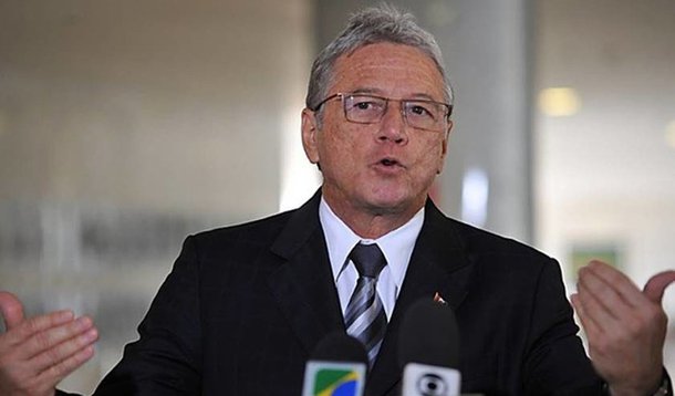 Um dos delatores da Odebrecht, o executivo Alexandre Biselli, afirmou em depoimento o acerto de propina para gastos da campanha de 2010 do então governador de Alagoas, Teotônio Vilela Filho (2007-2014 pelo PSDB), que consta nas planilhas da empresa com o codinome de ‘Bobão’, foi quente e caloroso; ele relatou três pagamentos no Sistema Drousys, a rede de comunicação interna, uma espécie de intranet, dos funcionários do ‘departamento da propina’ da construtora, que totalizaram R$ 2,814 milhões