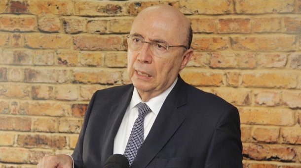 Cotado como pré-candidato do PSD à presidência da República, o ministro da Fazenda, Henrique Meirelles, disse nesta segunda-feira em Salvador que só vai tratar o assunto no próximo ano; "Estou muito concentrado hoje no crescimento econômico brasileiro, fazer com que o país volte a crescer, porque isso é o que vai ser fundamental", disse o chefe da equipe econômica de Michel Temer; ele participou da abertura do 4º Fórum de Economia Baiana