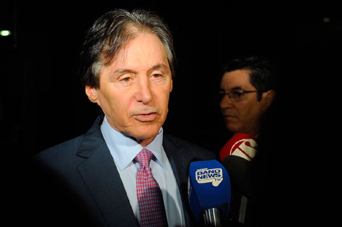 O presidente do Senado, Eunício Oliveira (PMDB-CE), afirmou hoje (29), que o Projeto de Lei que altera a Lei Geral das Telecomunicações não deveria ser levado ao plenário, sem análise nas comissões técnicas. Em outubro, o Supremo Tribunal Federal (STF), determinou que a proposta seja submetida à apreciação do Plenário em atendimento ao Mandado de Segurança (MS 34562), impetrado por senadores da oposição que questionaram o envio do PLC à sanção presidencial, no início deste ano, sem que o Plenário tivesse examinado a matéria