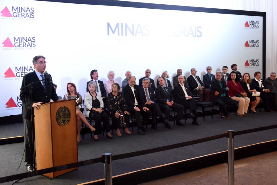 Ao concentrar os trabalhos de pesquisa entre 1946 e 1988, a Comissão da Verdade de Minas Gerais (Covemg) documentou temas pouco conhecidos sobre a violação aos direitos humanos em Minas, como repressão a camponeses e indígenas, e casos de crianças e adolescentes impedidos de conviver com os pais perseguidos; segundo o governador Fernando Pimentel, as pessoas que pedem a volta da ditadura "têm a sorte de poder bradar os seus gritos de guerra, antidemocráticos, em um regime em que eles não correm o risco de serem presos, assassinados, torturados por terem a sua opinião política"; vídeo