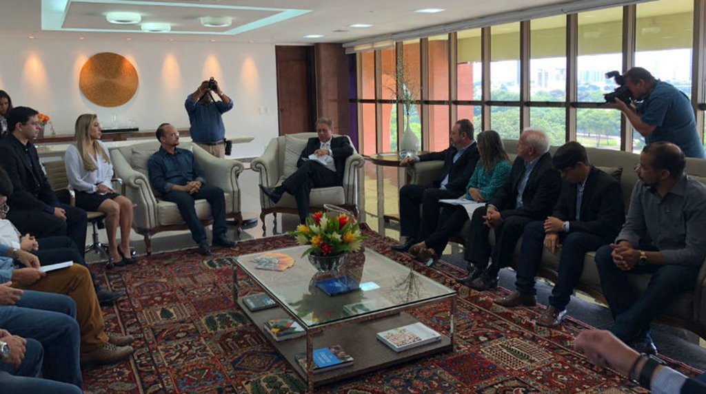 Um levantamento técnico e jurídico é que definirá a continuidade ou não do desconto de 75% na complementação de alíquota do ICMS; em reunião com entidades representantes de empresários, o governador Marcelo Miranda (PMDB) disse reconhecer as dificuldades do setor e que sua gestão vê o segmento produtivo como parceiro do governo